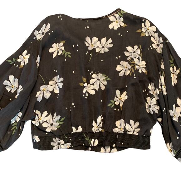 Lovestitch Womens black daisy floral blouse cropped length size small - Picture 3 of 5